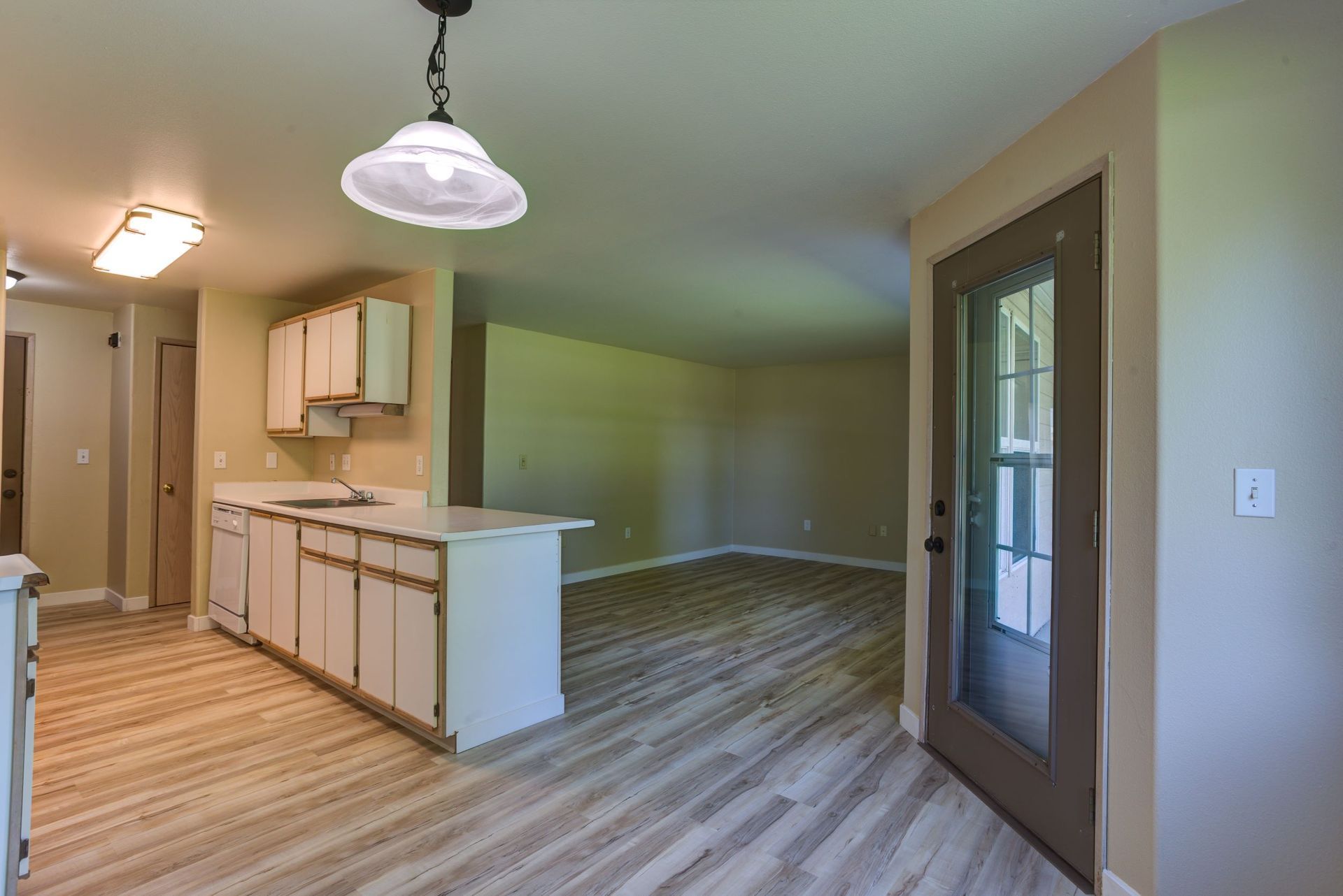 Creekside Apartments^ – photo 4