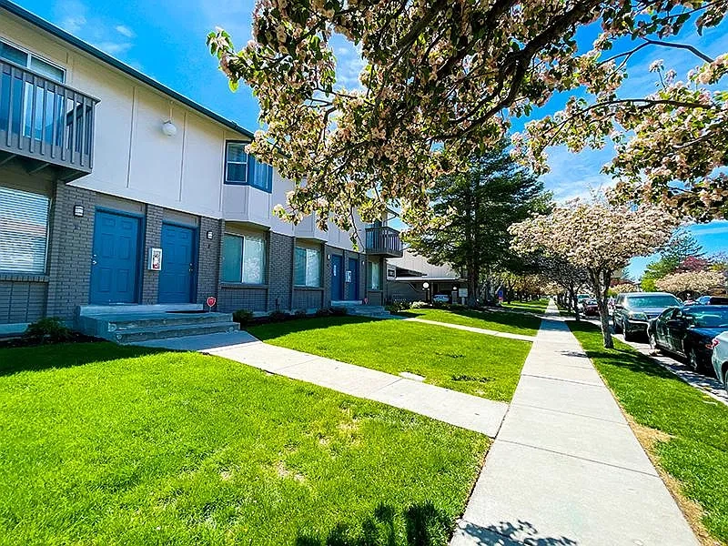 Aspen Cove Townhomes – photo 1