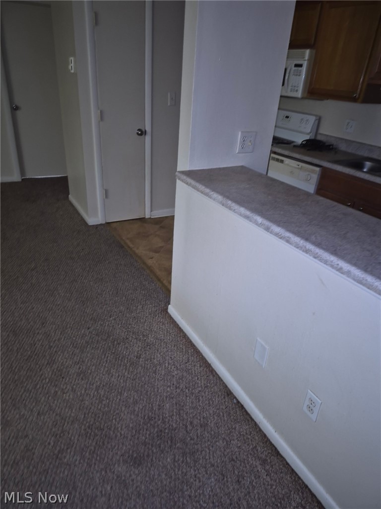 640 Lakeside Dr unit 8 – photo 4