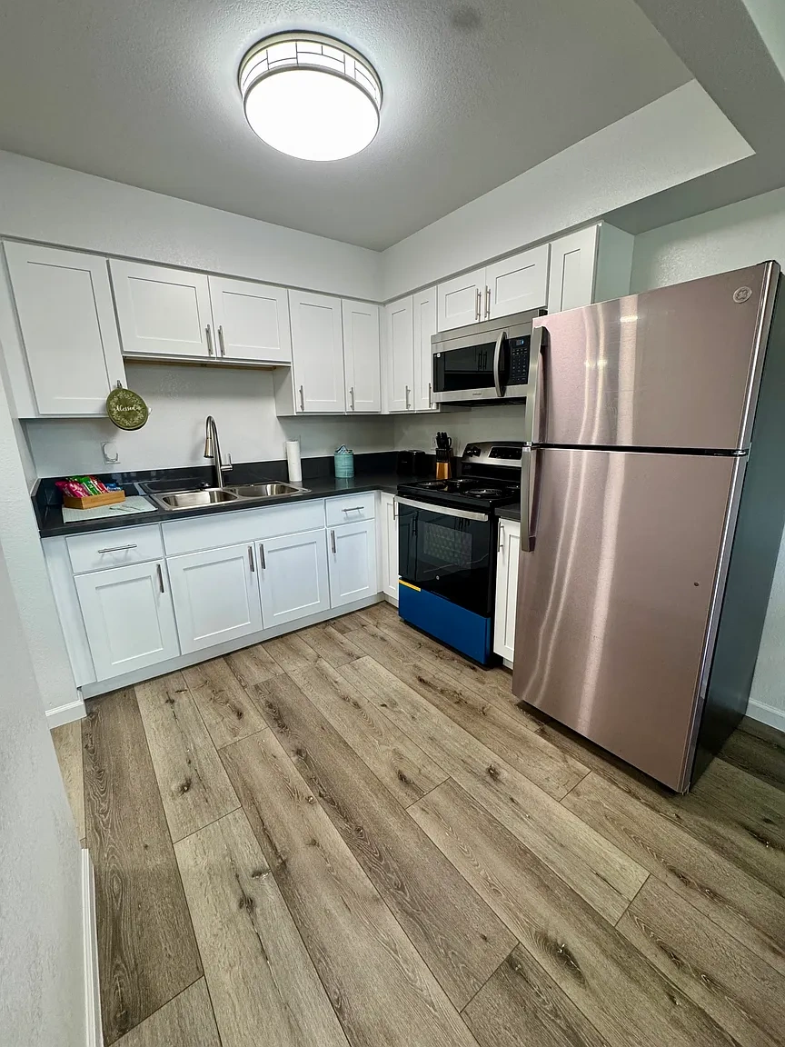 Maple Palace Luxury Apartments – photo 1