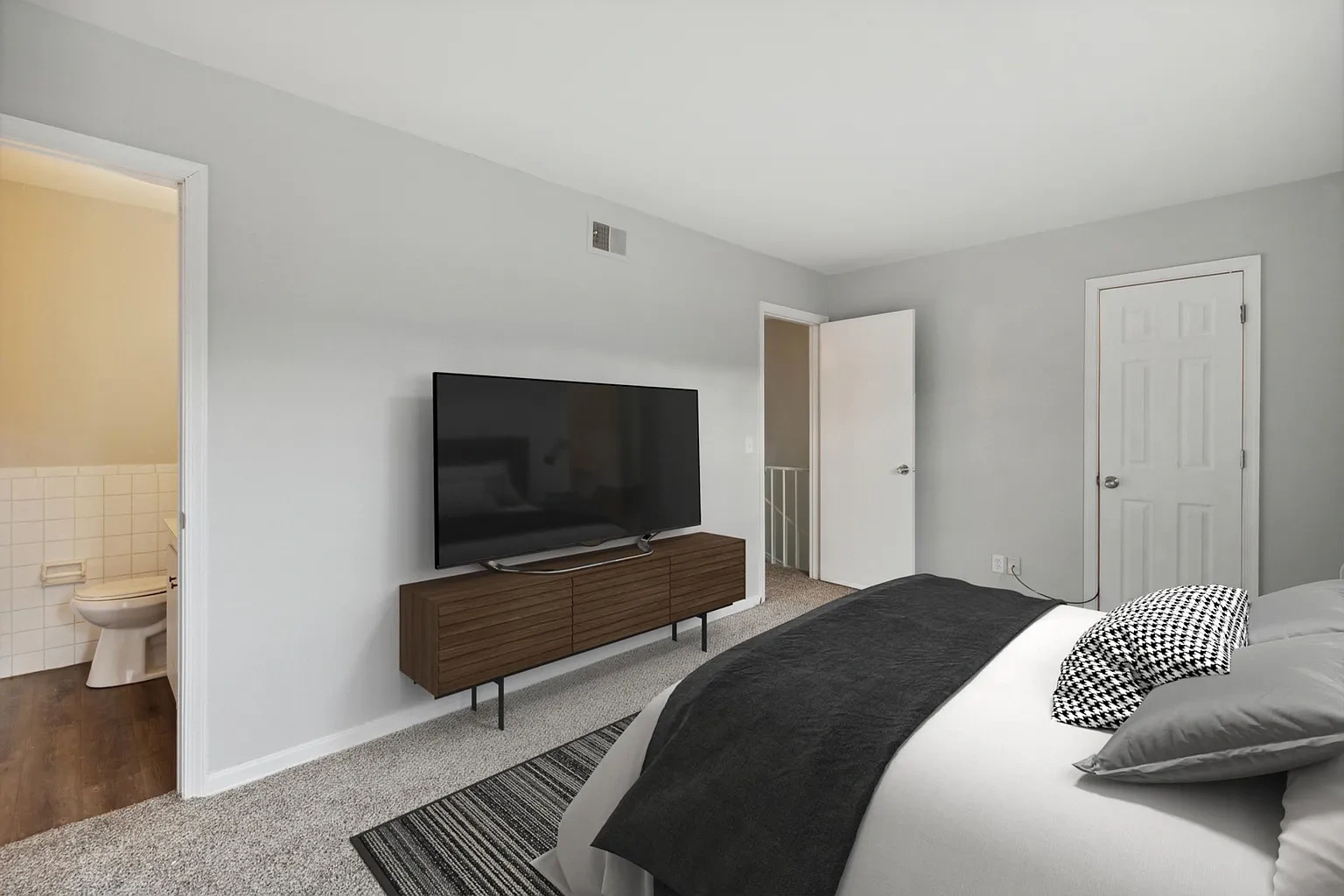 Jamestown Apartments & Townhomes – photo 3