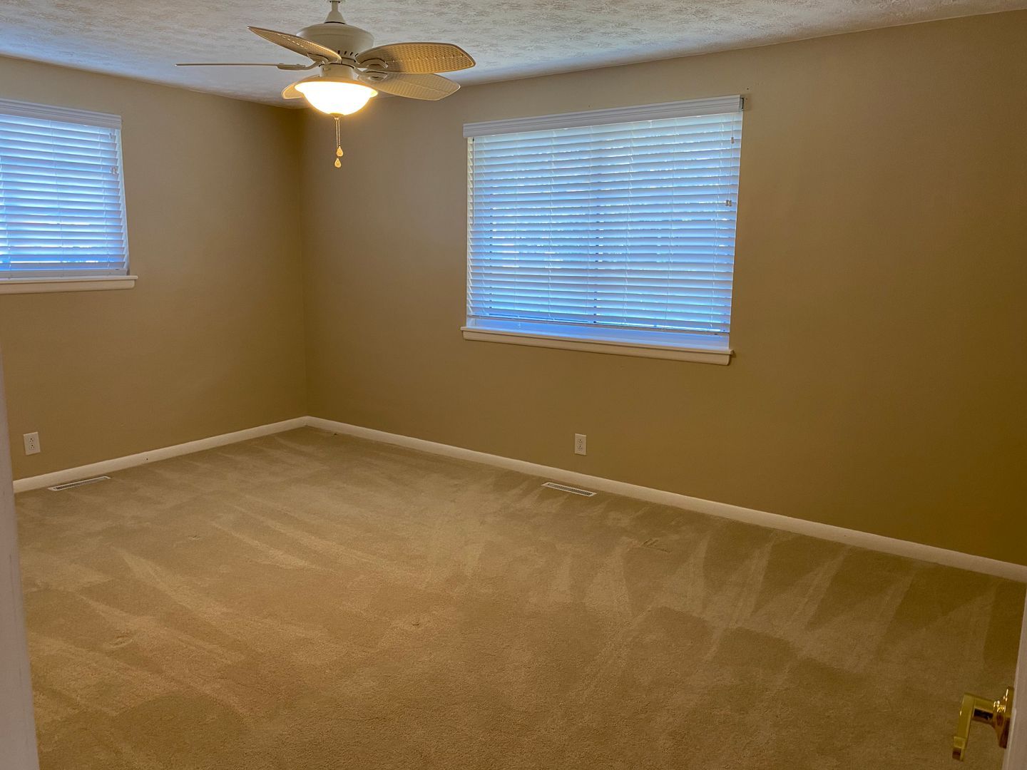 204 E 5th St – photo 3
