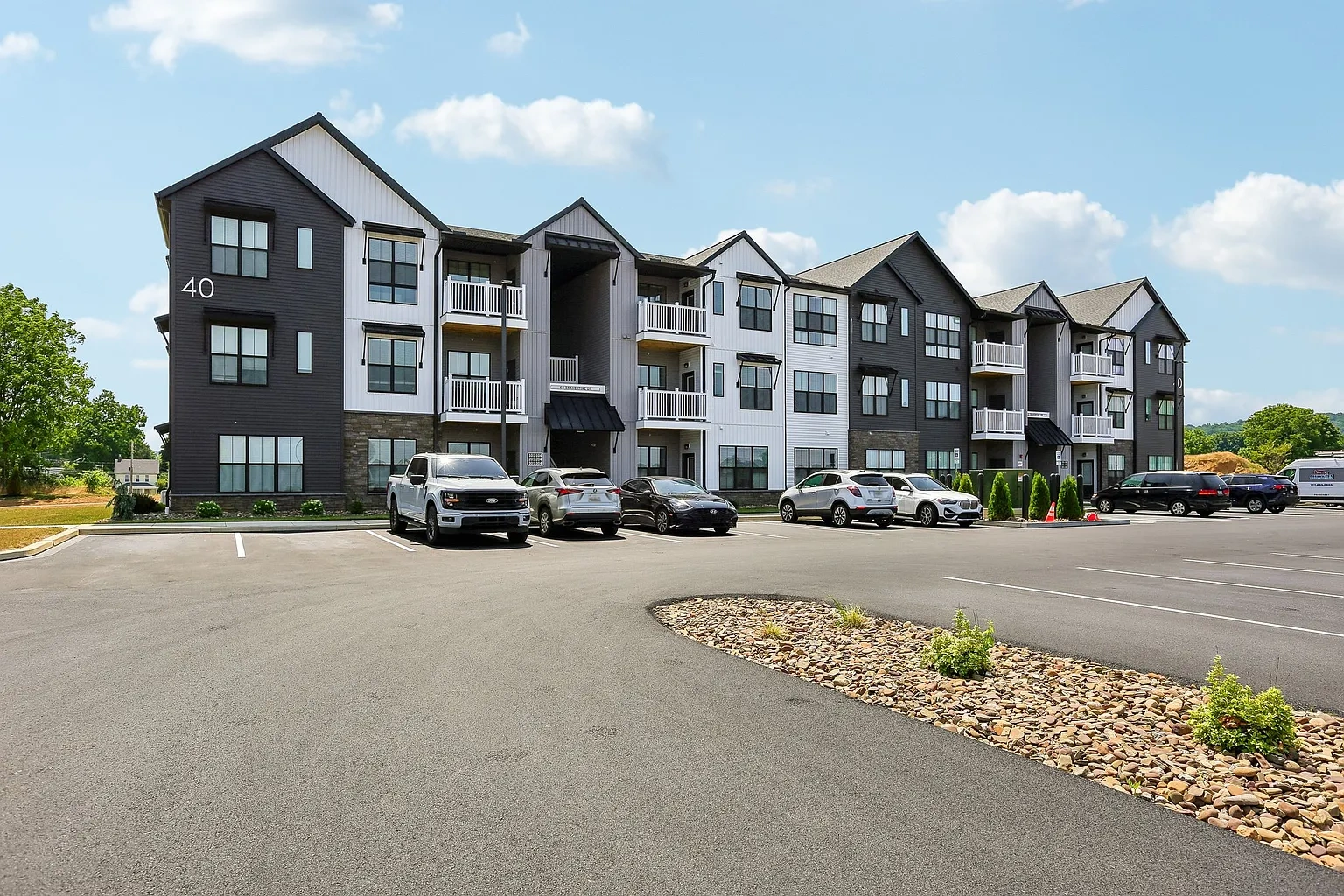 419 Apartments – photo 1
