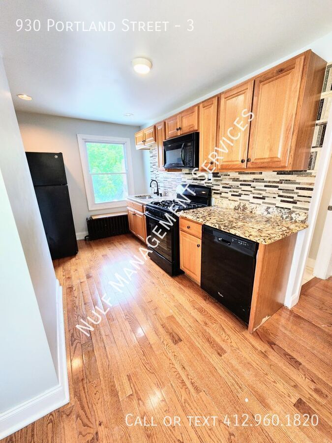 930 Portland St – photo 1
