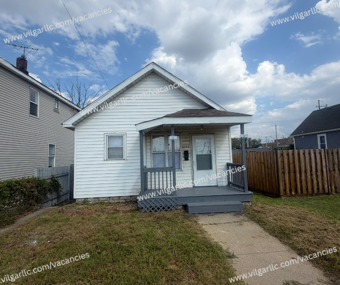 4727 Sheffield Ave – photo 1