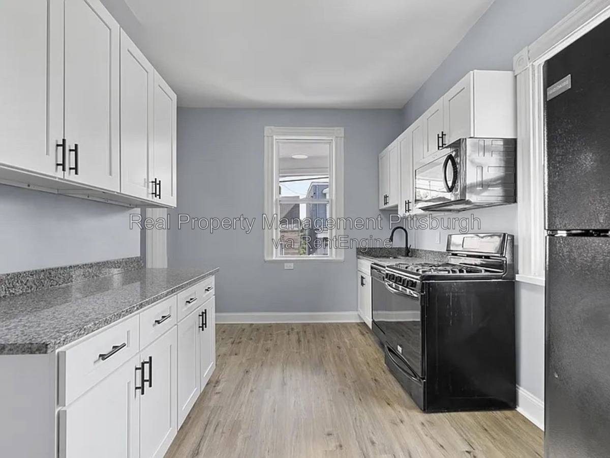 2721 Cobden St unit 1 – photo 5