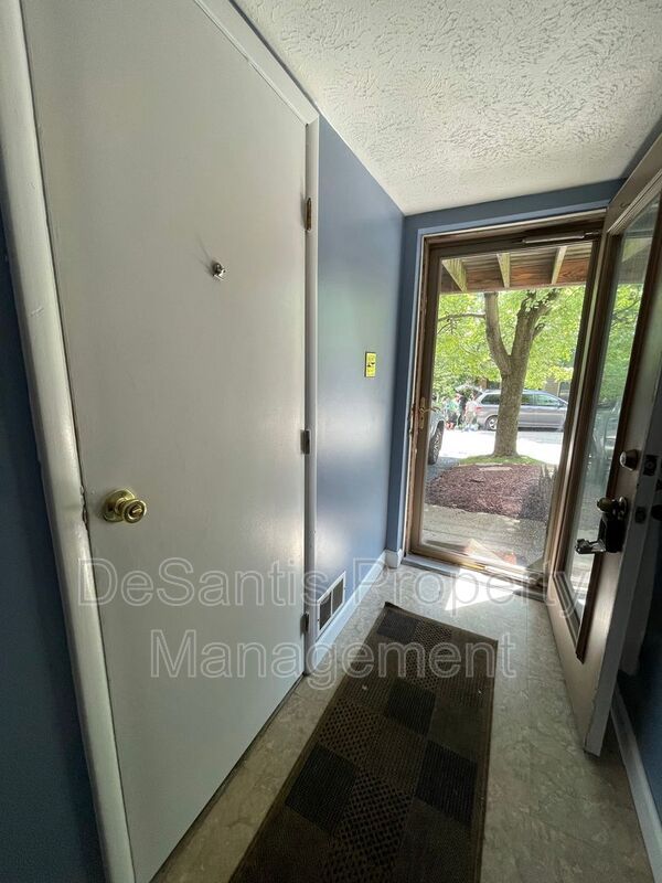 604 Arkwood Dr – photo 2