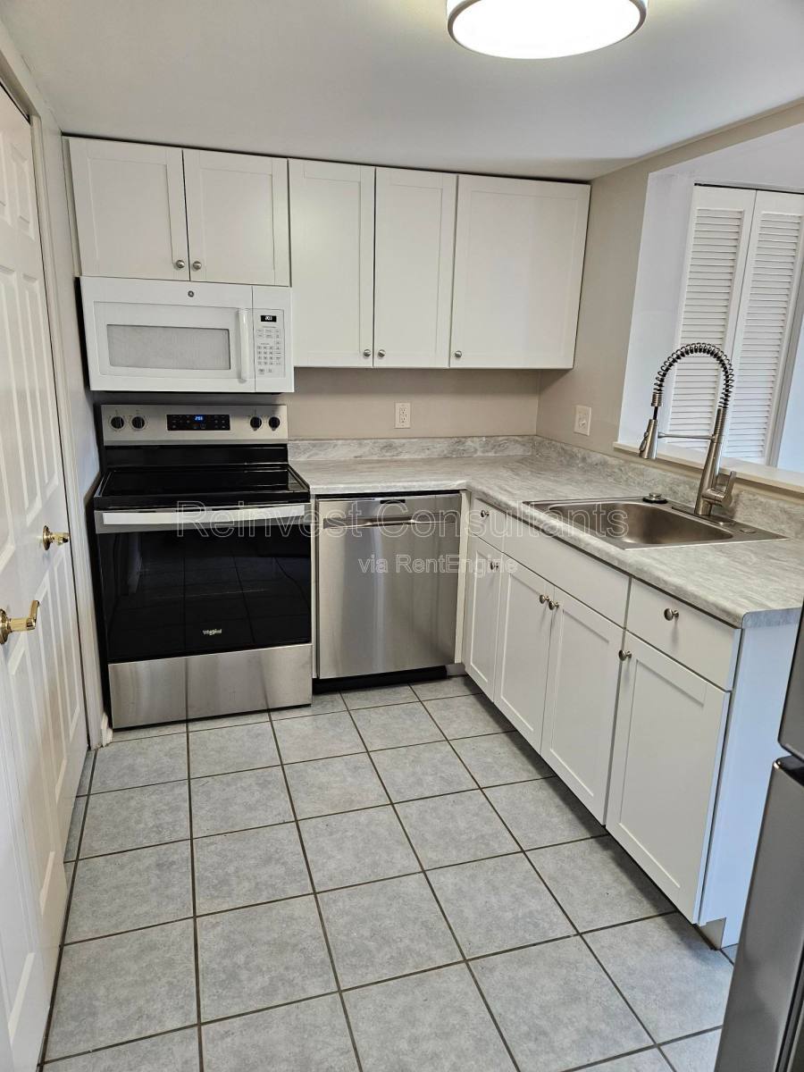 51 Winchester Pl unit C – photo 2