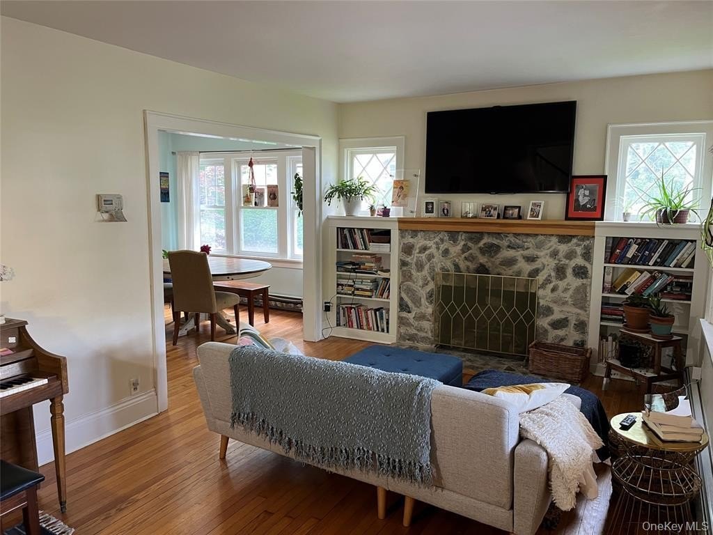 25 Willow Ave – photo 2