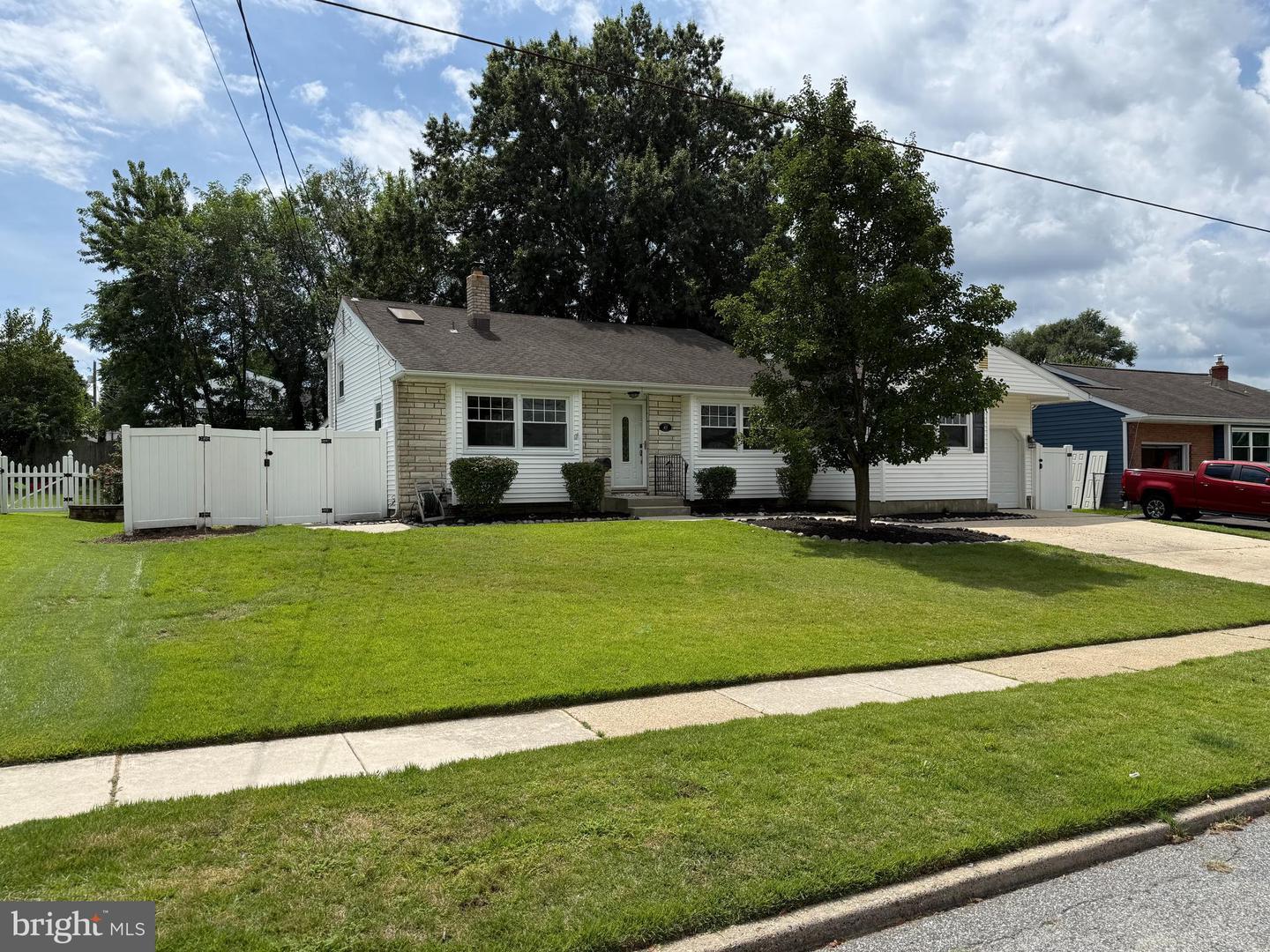 417 Greenview Dr – photo 3