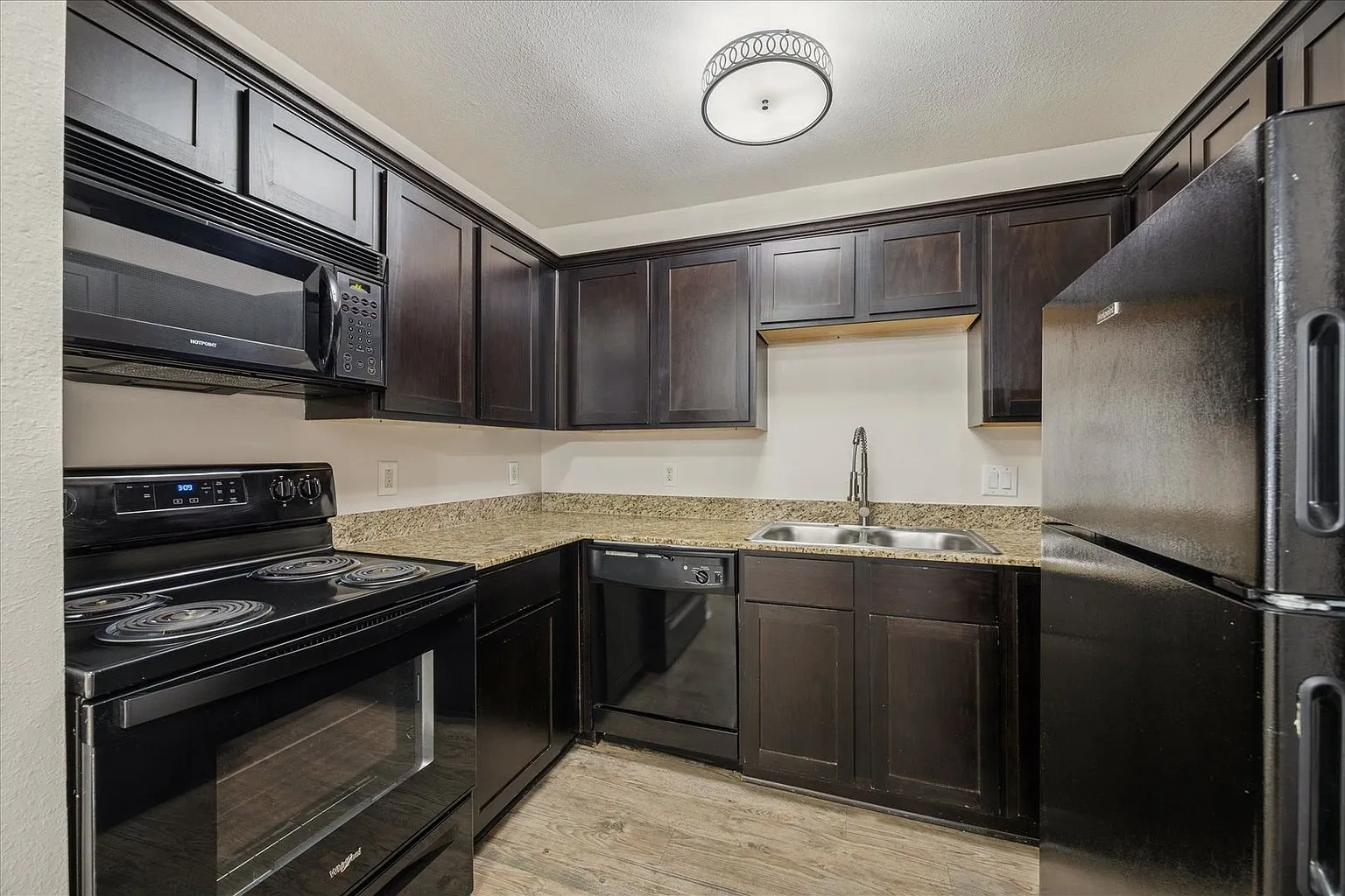 427 W. 16th – photo 1
