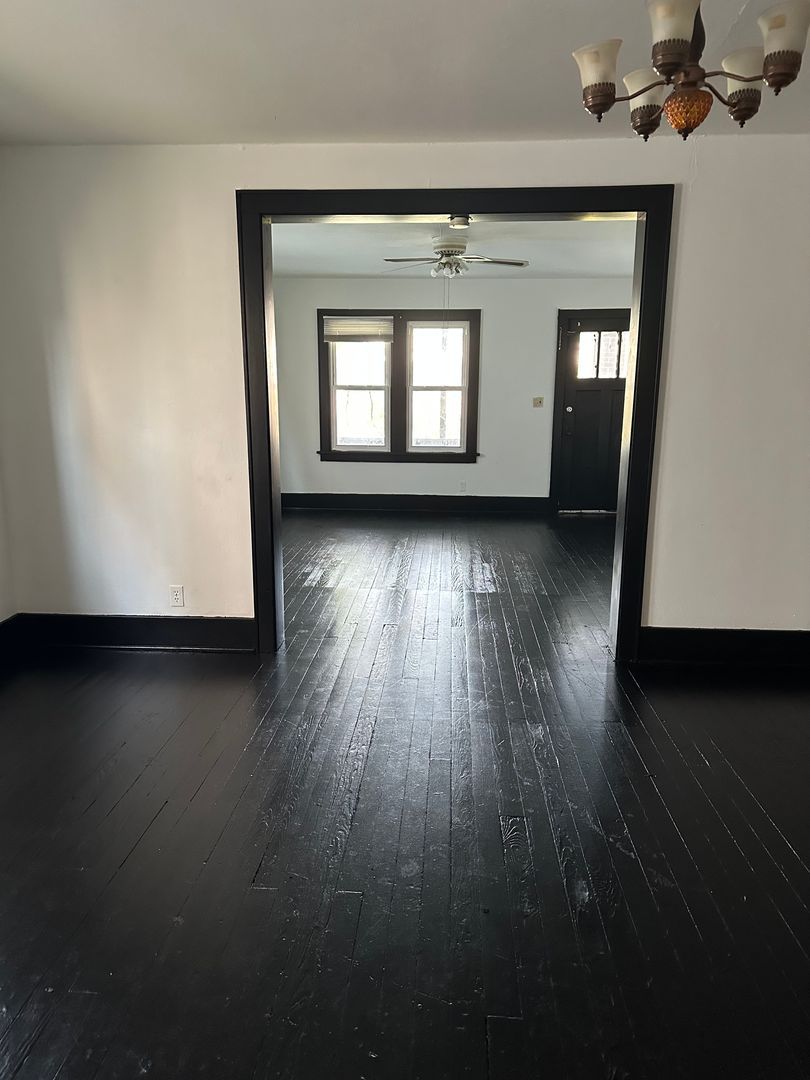 1413 Wellesley Ave unit 1413 – photo 2