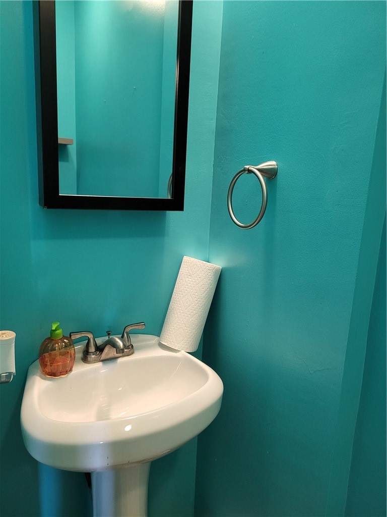 320 Main St – photo 4
