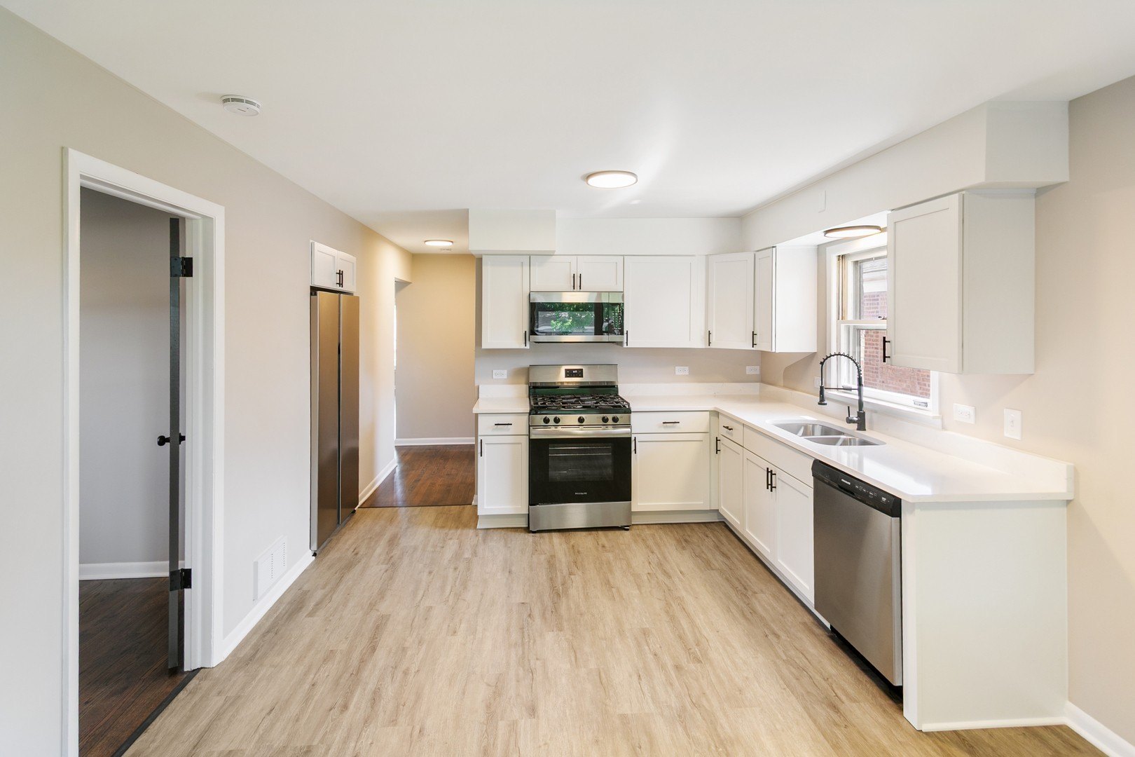 14214 Minerva Ave – photo 4