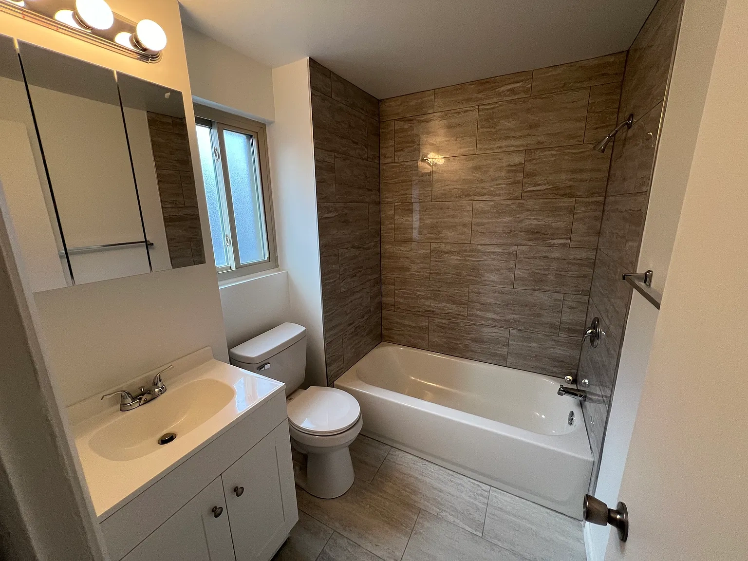 114 South – photo 3
