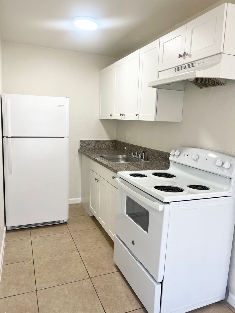 1500 Blue Heron Blvd unit 1500-14 - 2/1 - U – photo 3