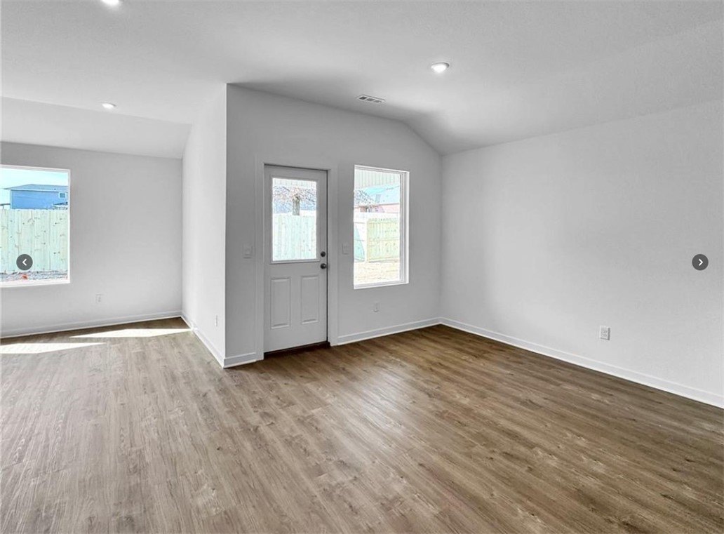 550 Riggs St – photo 5