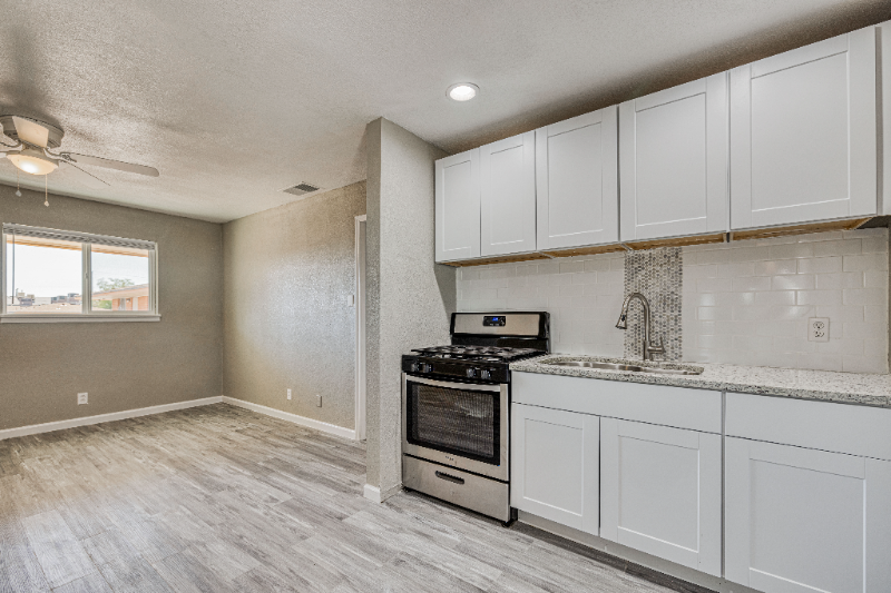 8709 Lawson St unit 4 – photo 4