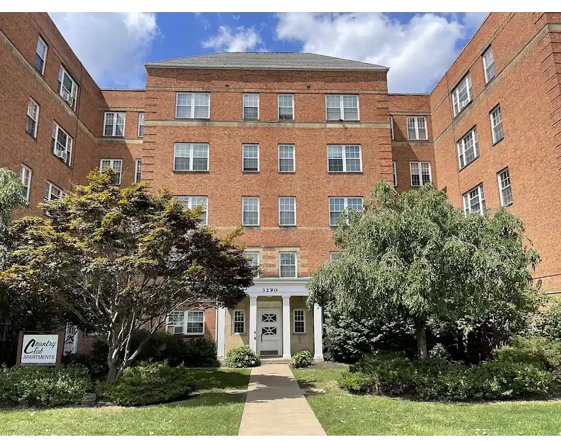 Country Club Apartments – photo 2
