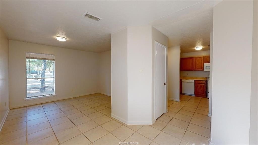 916 Navarro Dr – photo 2