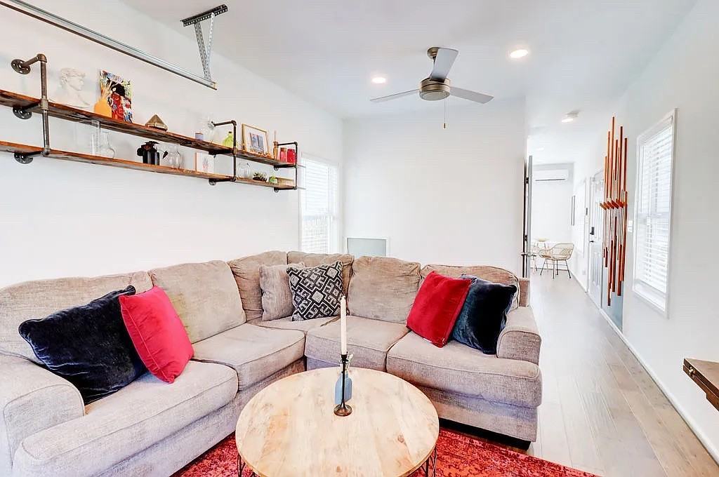51 Bowen Ave SE – photo 1
