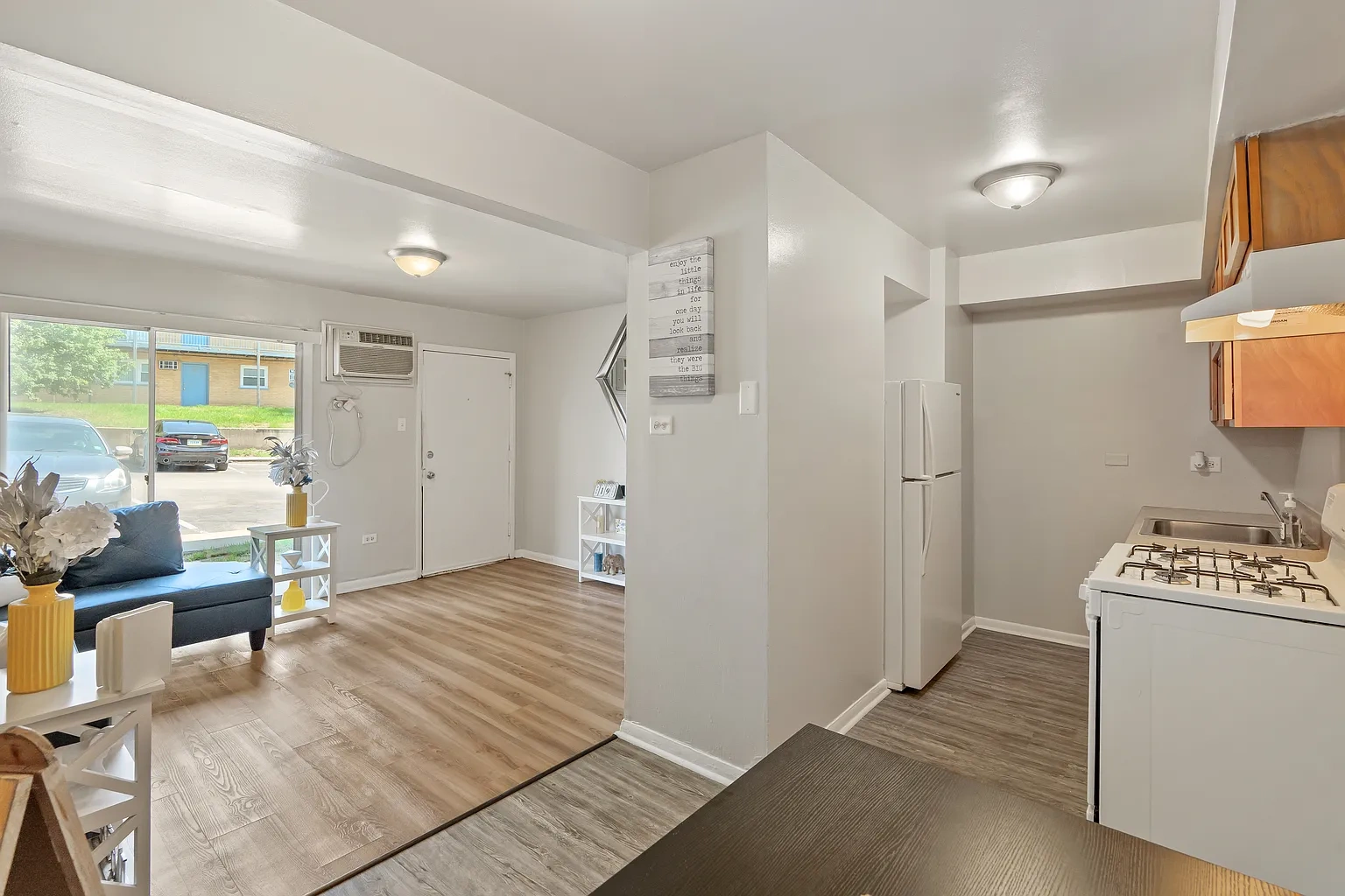 Blue Station Apartments – photo 2