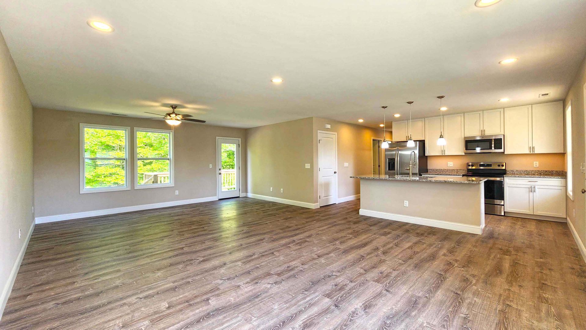 127 Hawthorne Dr – photo 2