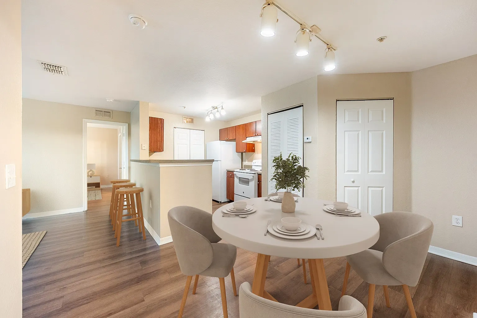 Meridian Pointe Apartments – photo 2