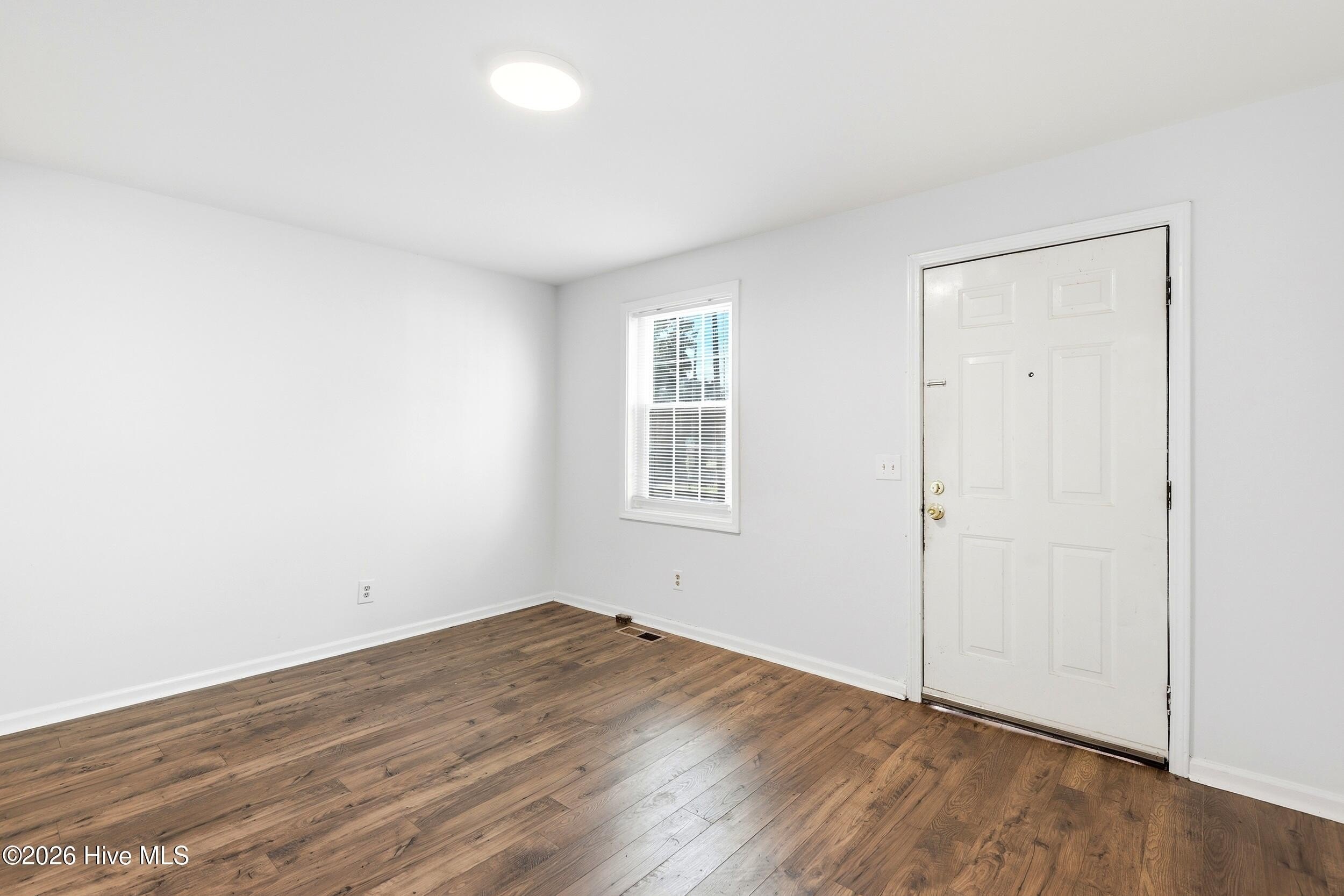1015 Queen St – photo 5