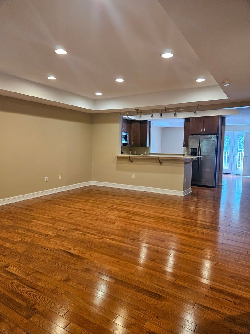 680 Oakwood Ave unit 1 – photo 4