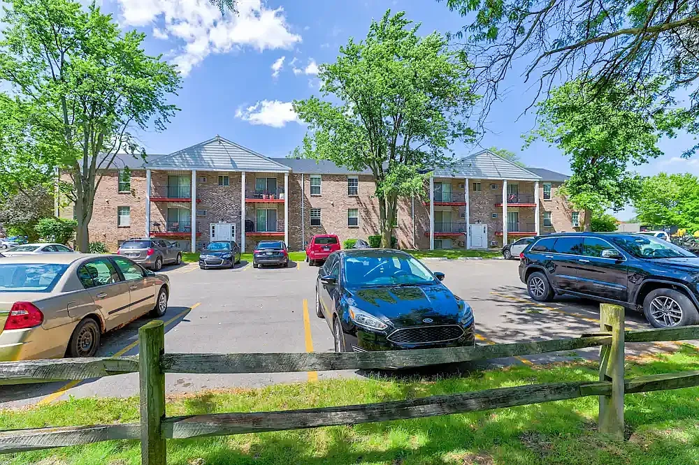 Oak Hill Apartments- Hill Ave. – photo 3