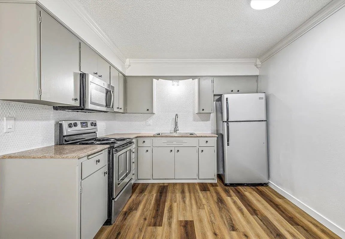 923 E Indiana Ave unit 6 – photo 2