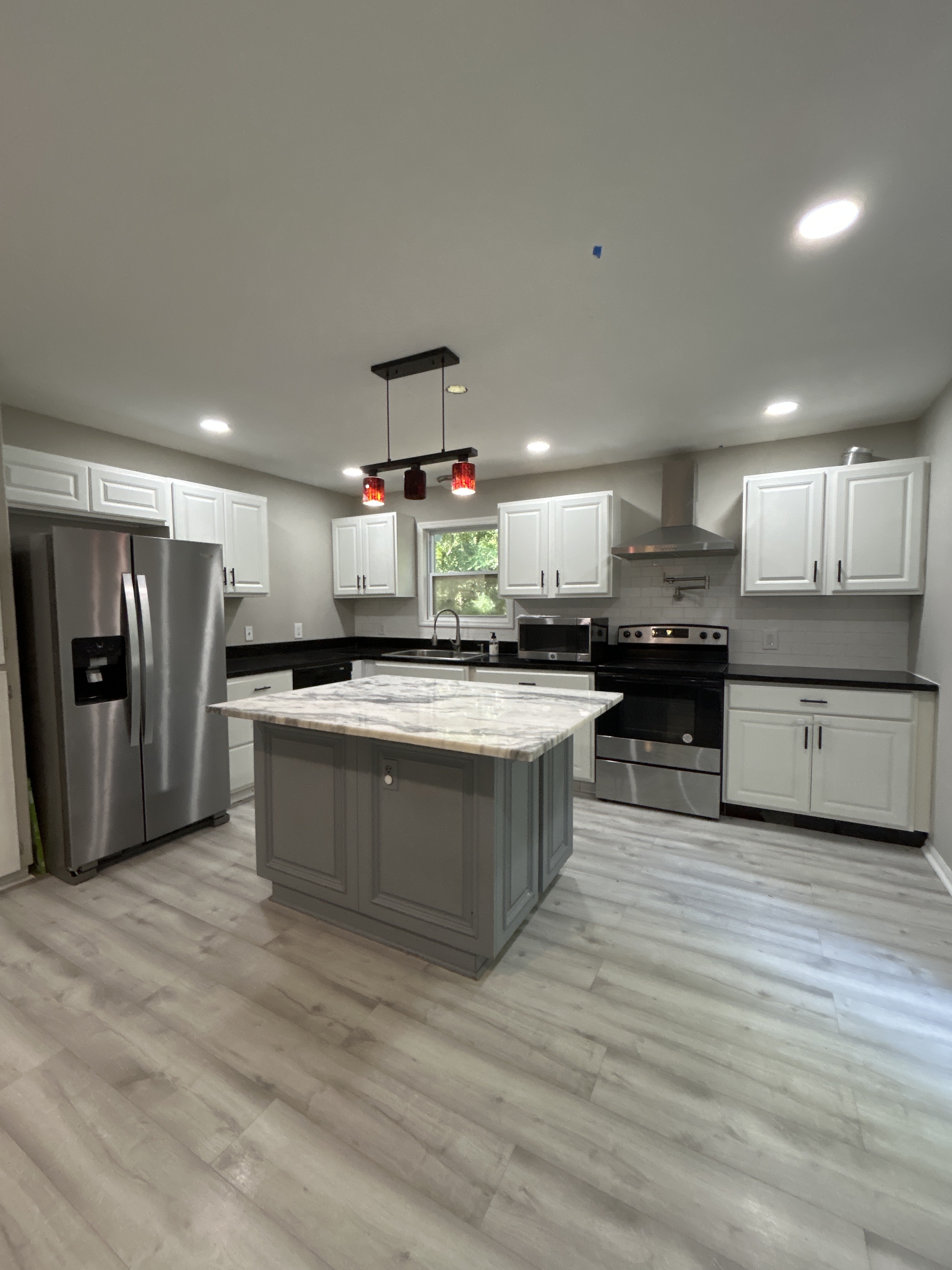 555 Glencove Dr – photo 1