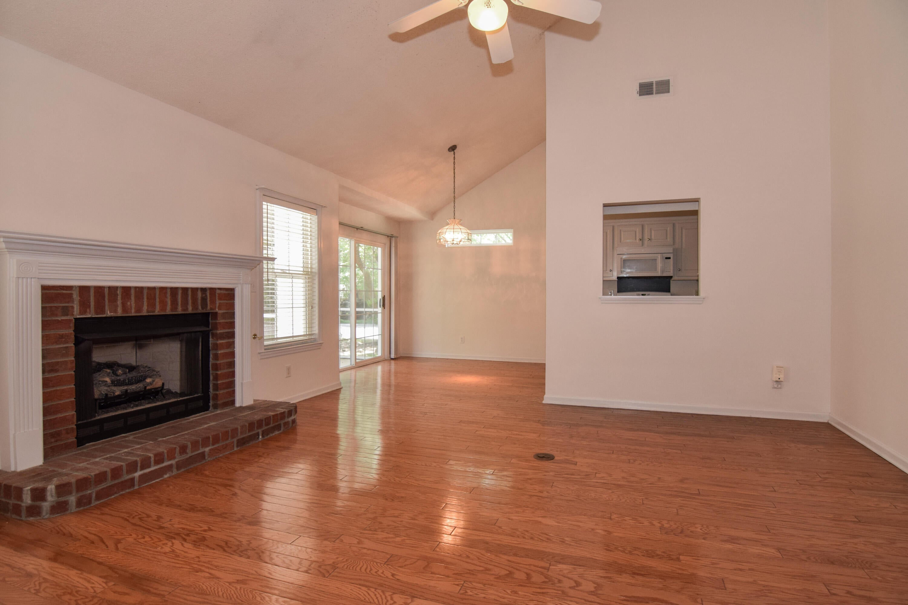 300 Prestwick Ct – photo 4