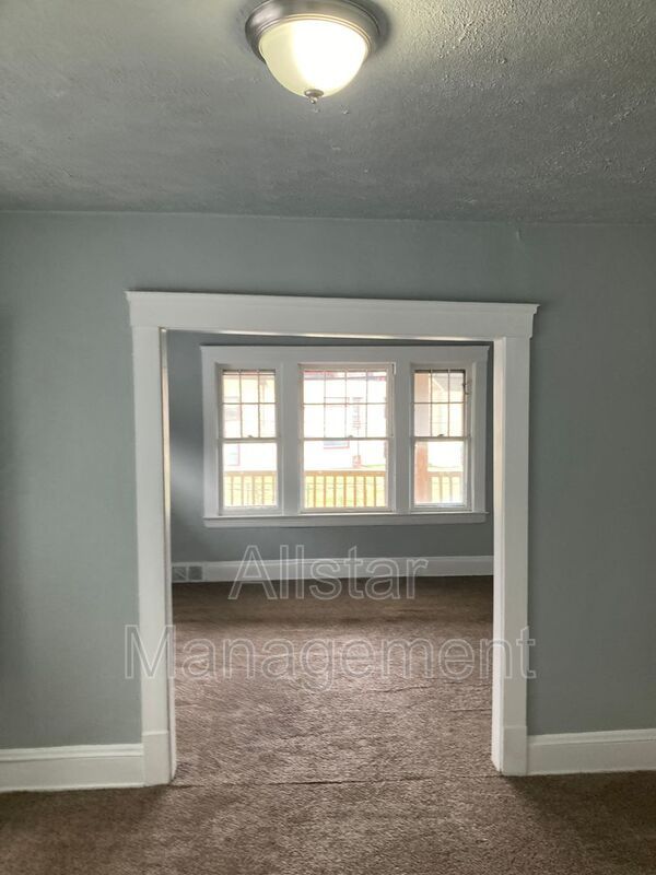 1005 E 140th St – photo 2