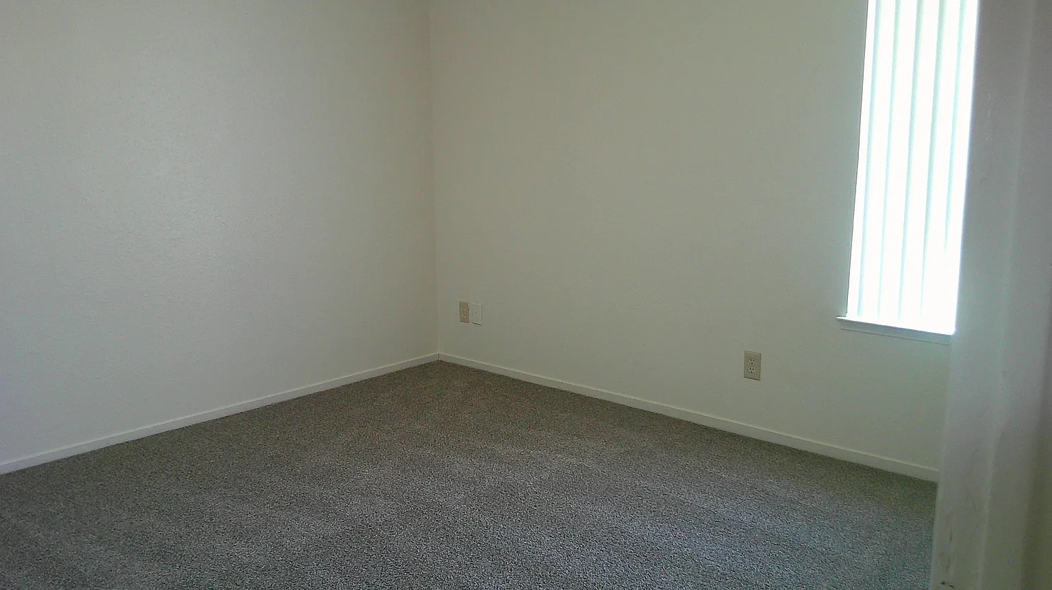 Lindsay Apartments – photo 1