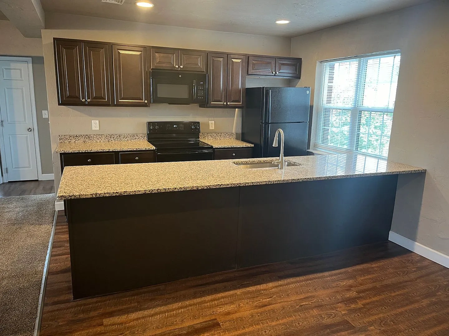 Elm Terrace Apartments – photo 1