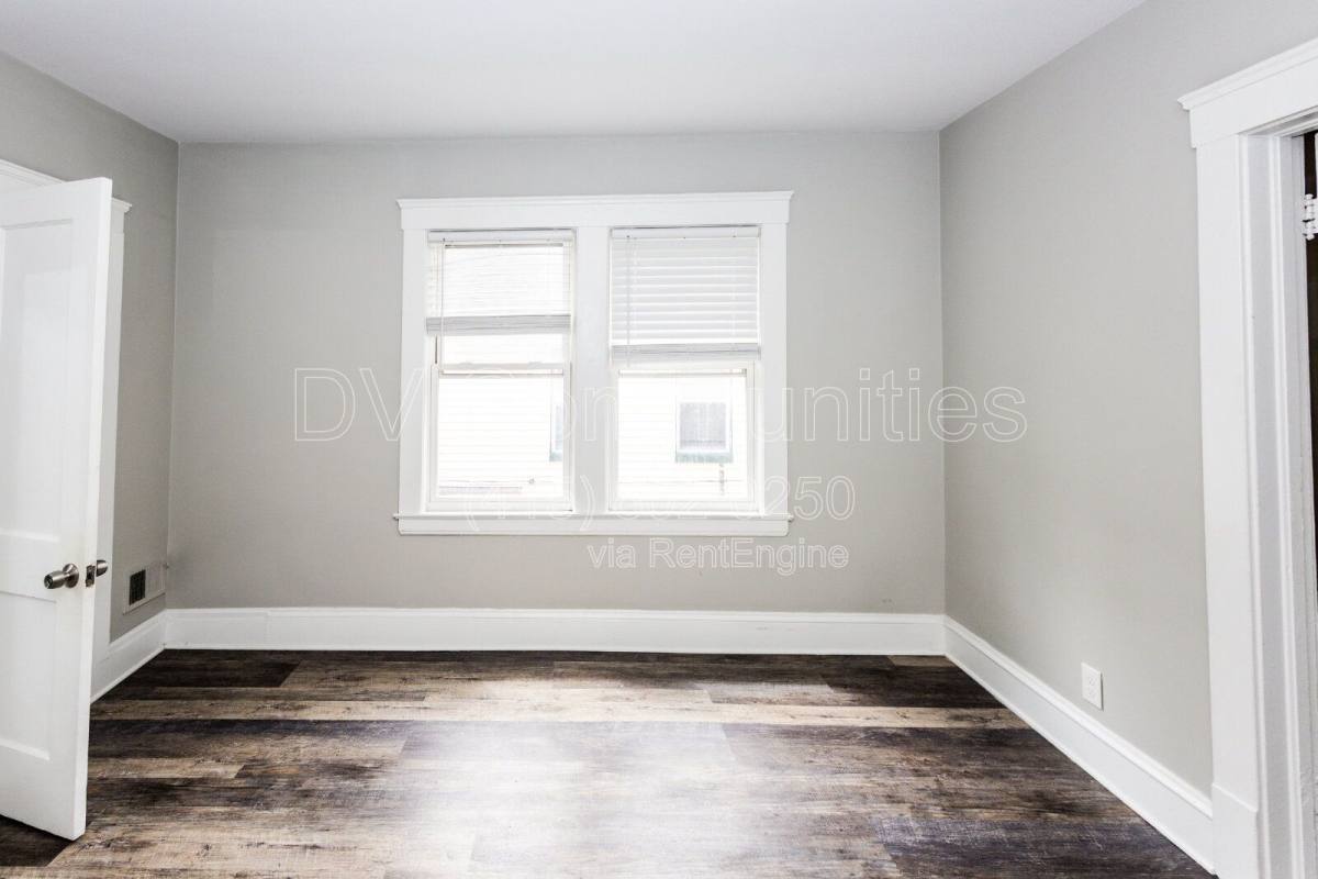 2081 Halstead Ave unit UP – photo 5