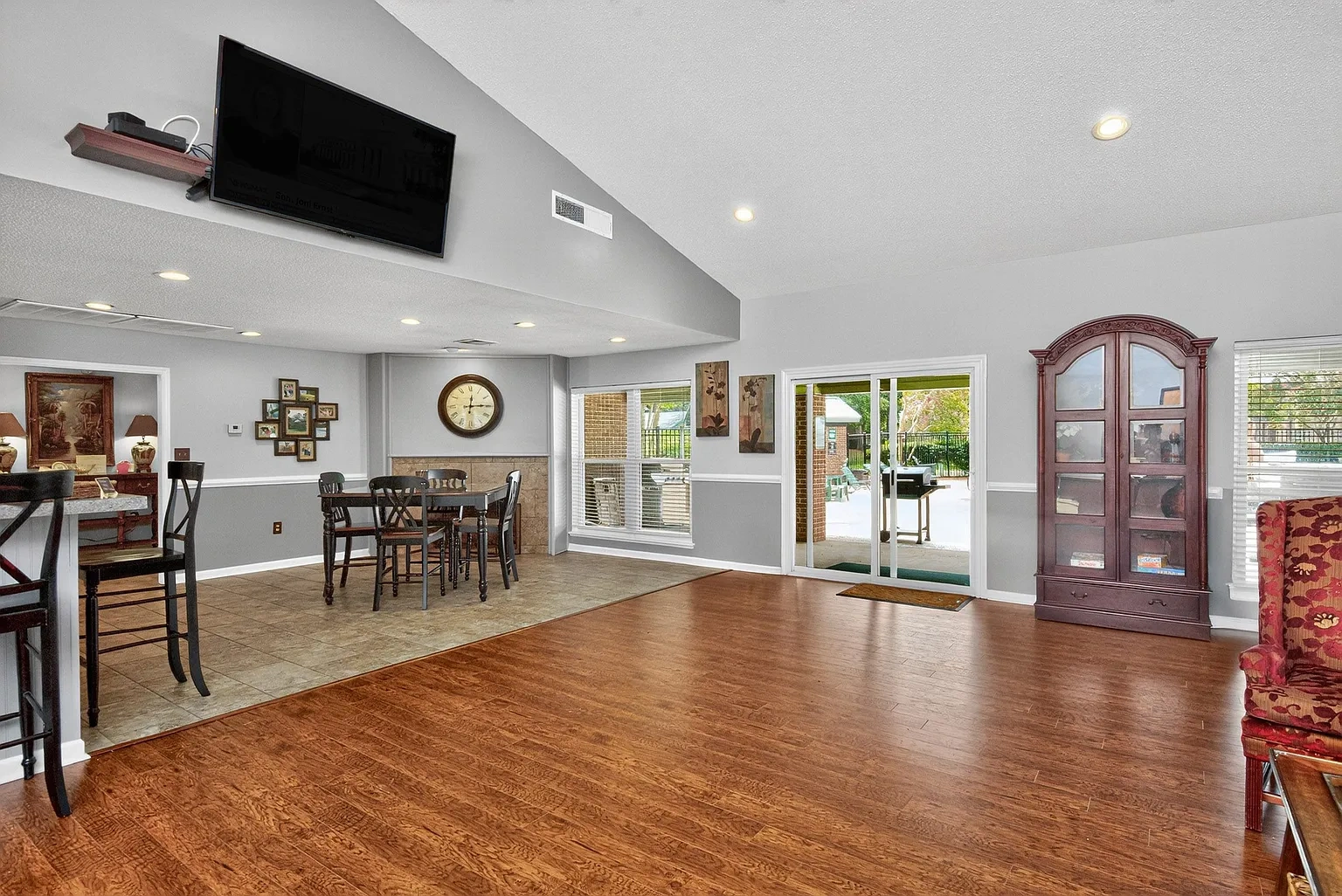 North Bluff Apartments – photo 5