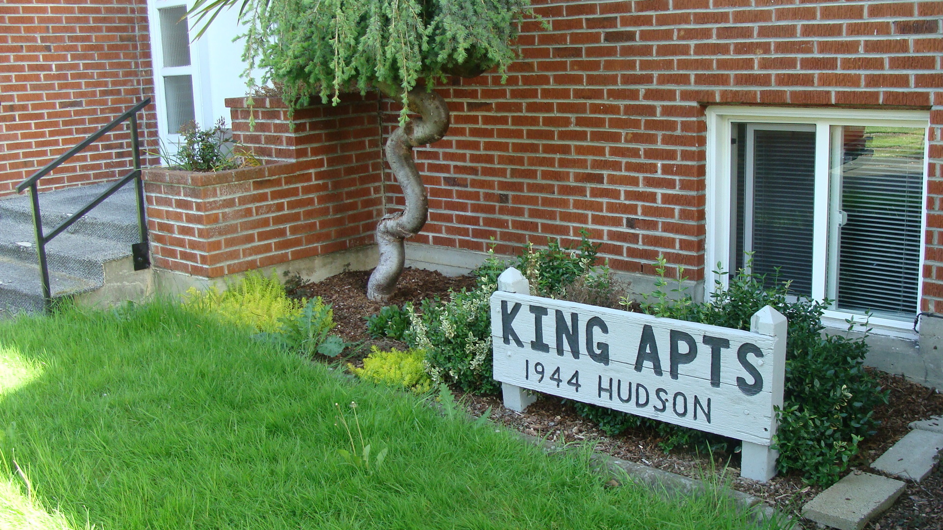 1944 Hudson St unit 8 – photo 2