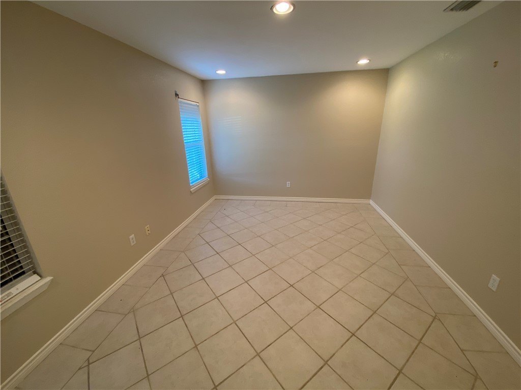 5621 Burton Ln – photo 2