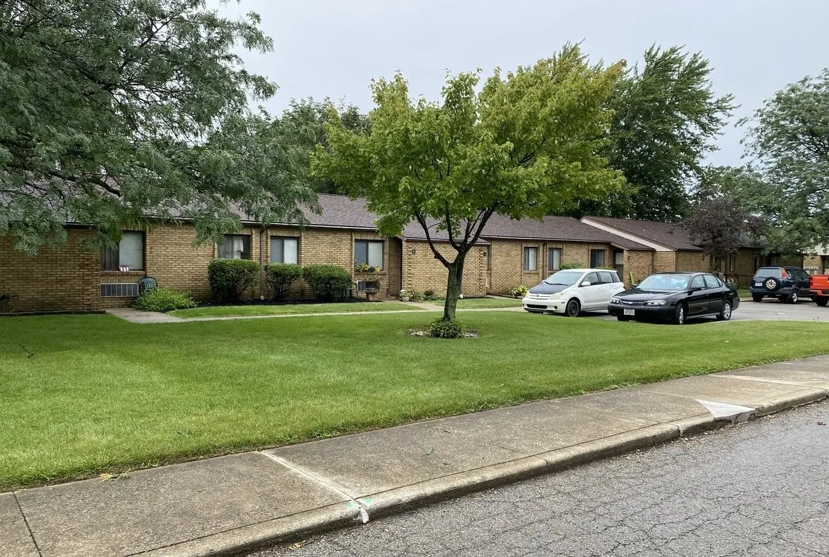 69 E Smiley Ave – photo 4
