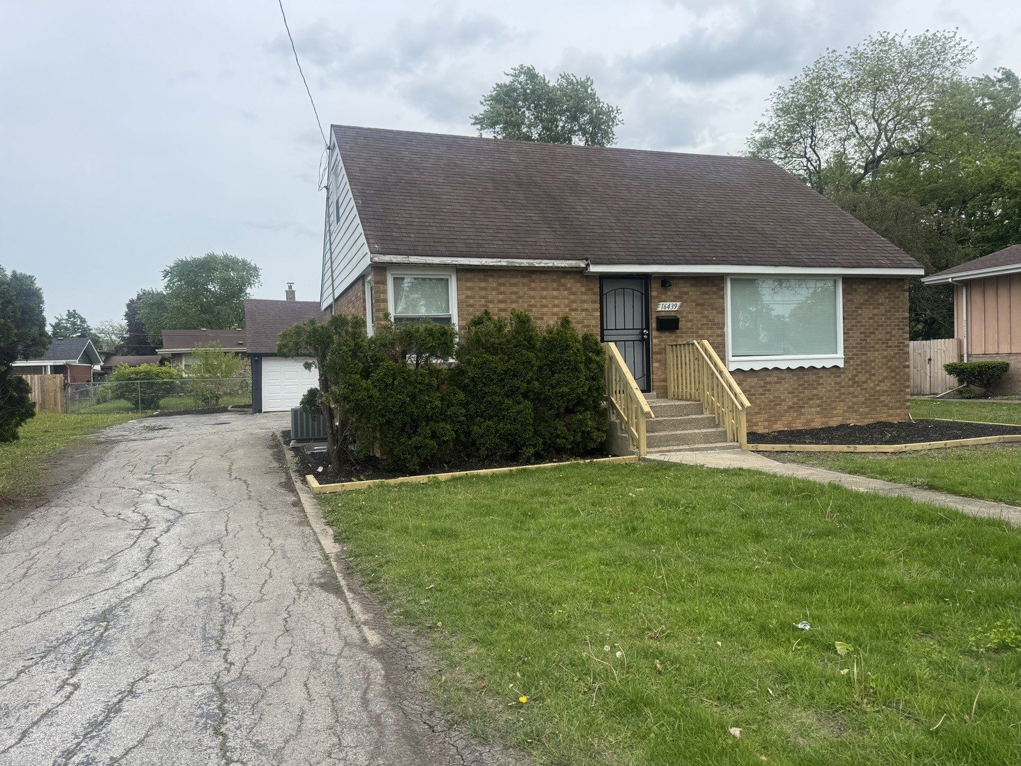 16439 Cottage Grove Ave – photo 2