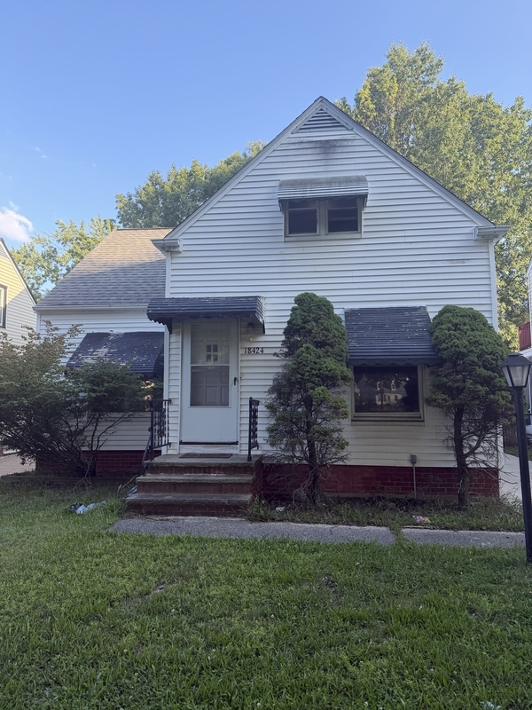 18424 Maple Heights Blvd – photo 1