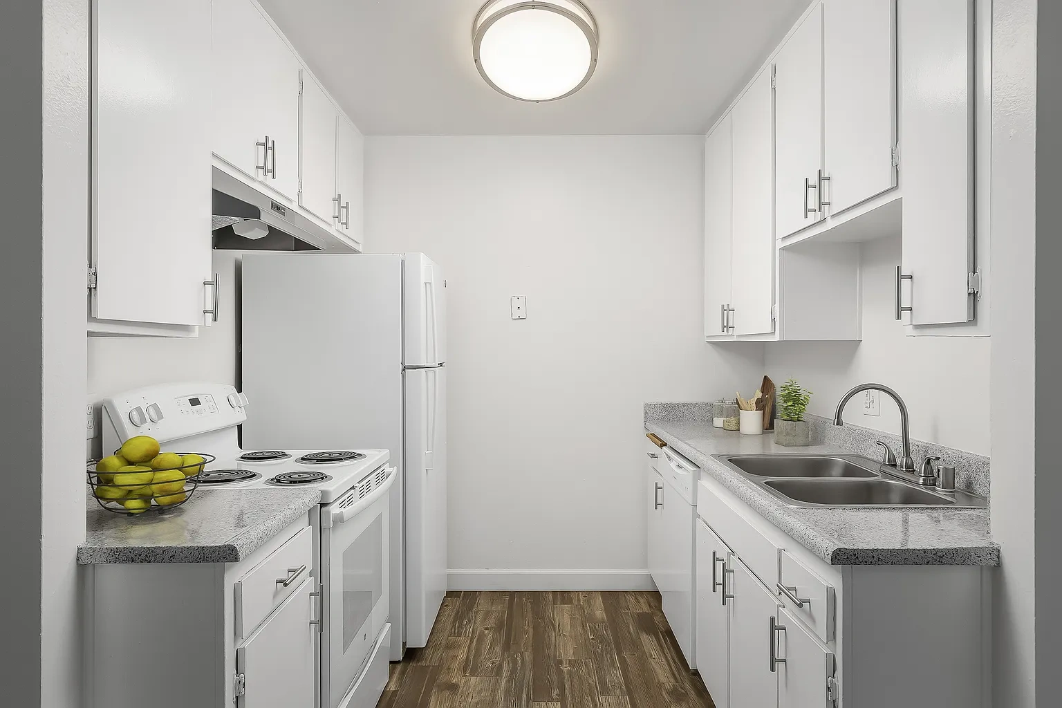 Woodland Hills Apartments – photo 4