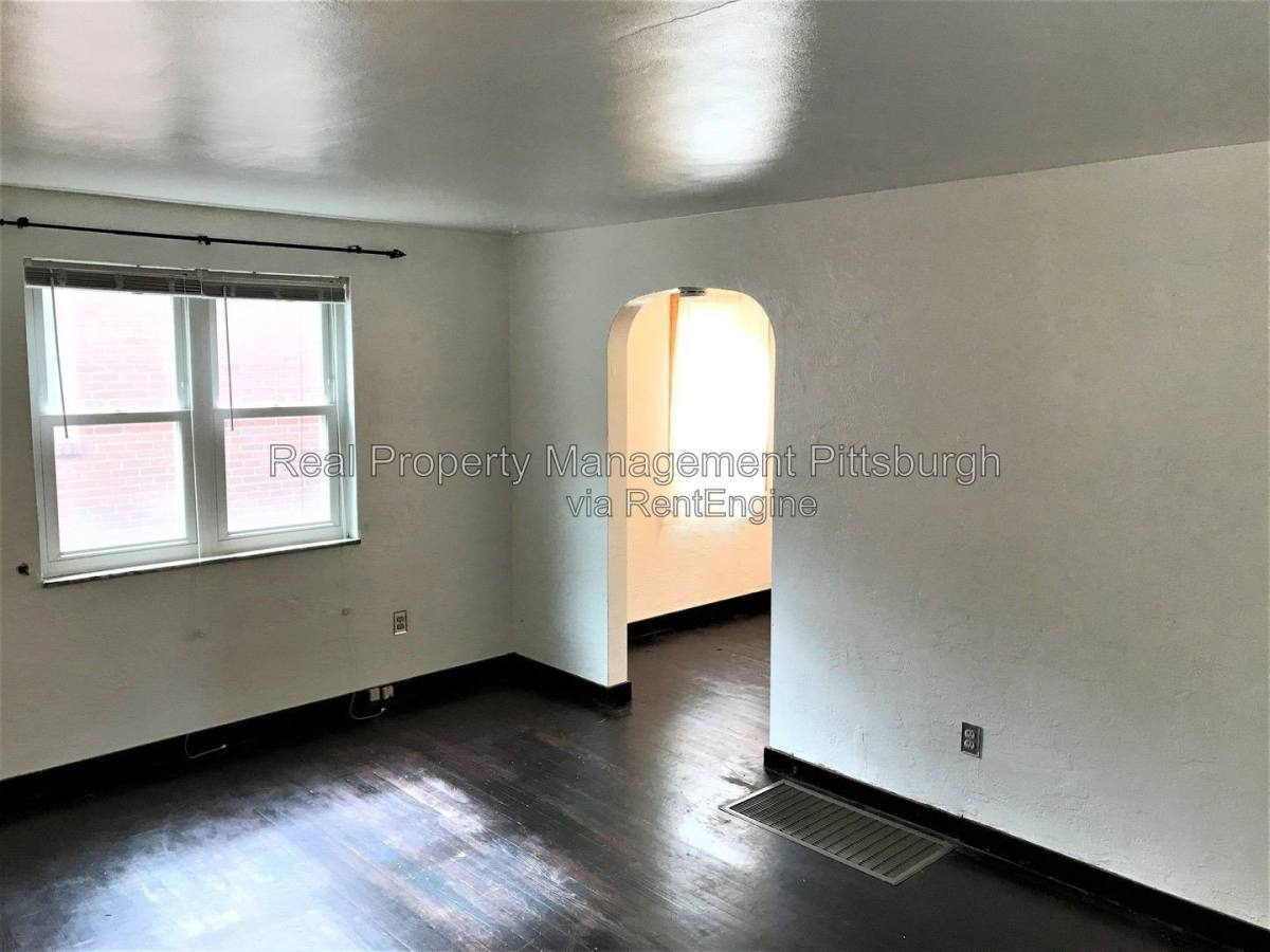 1685 Doyle St – photo 4