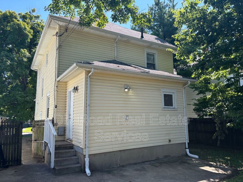 210 Monroe St – photo 3