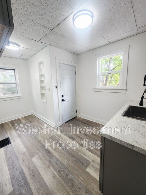 905 W Wayne St – photo 2