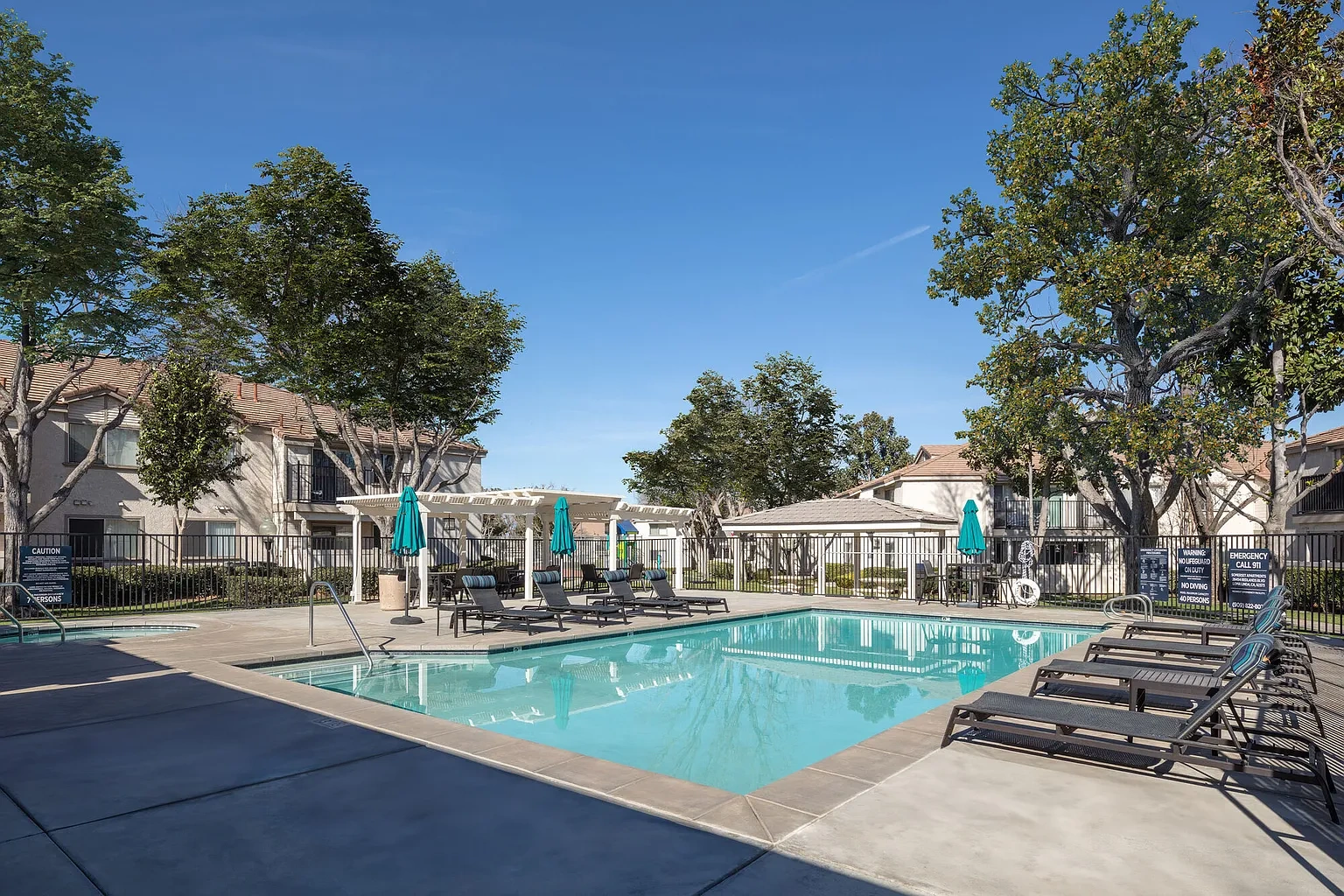 Somerset Apartments – photo 2