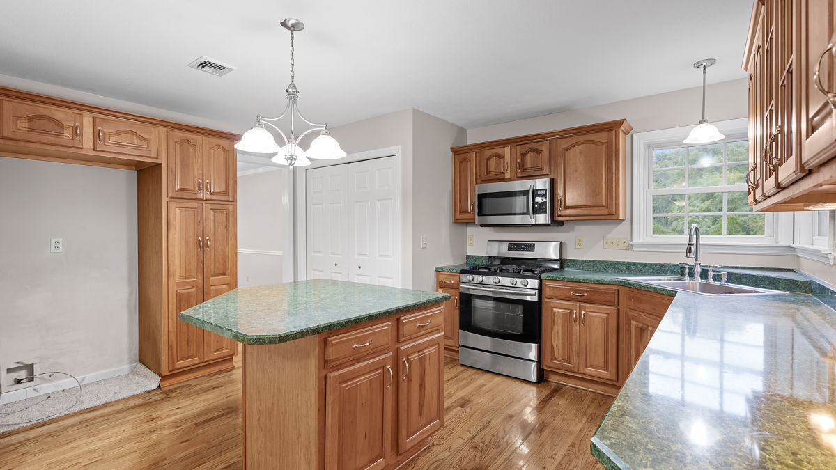 8310 Reagan Dr – photo 5